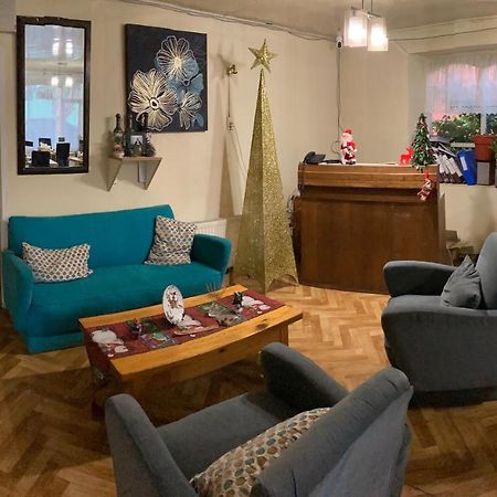 Hostal Hellen Puerto Natales Ngoại thất bức ảnh